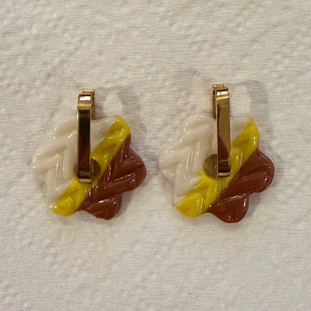 New Colorful flower Earrings by me. Polymer clay.
